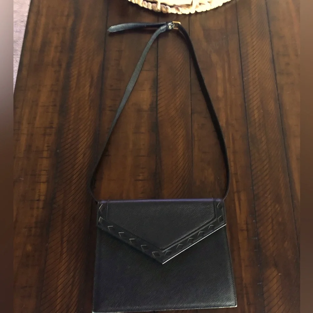 SOLD! Vintage YSL classic little black leather crossbody - Picture 2 of 8